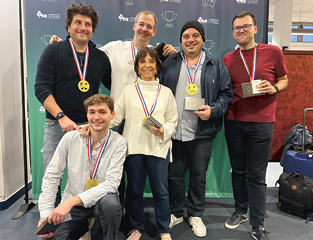 Les vainqueurs du Top 16. Devant : Baptiste Combescure et Hilda Setton. Derrière : Quentin Robert, Jacek Kalita, Pierre Franceschetti et Michal Klukowski.